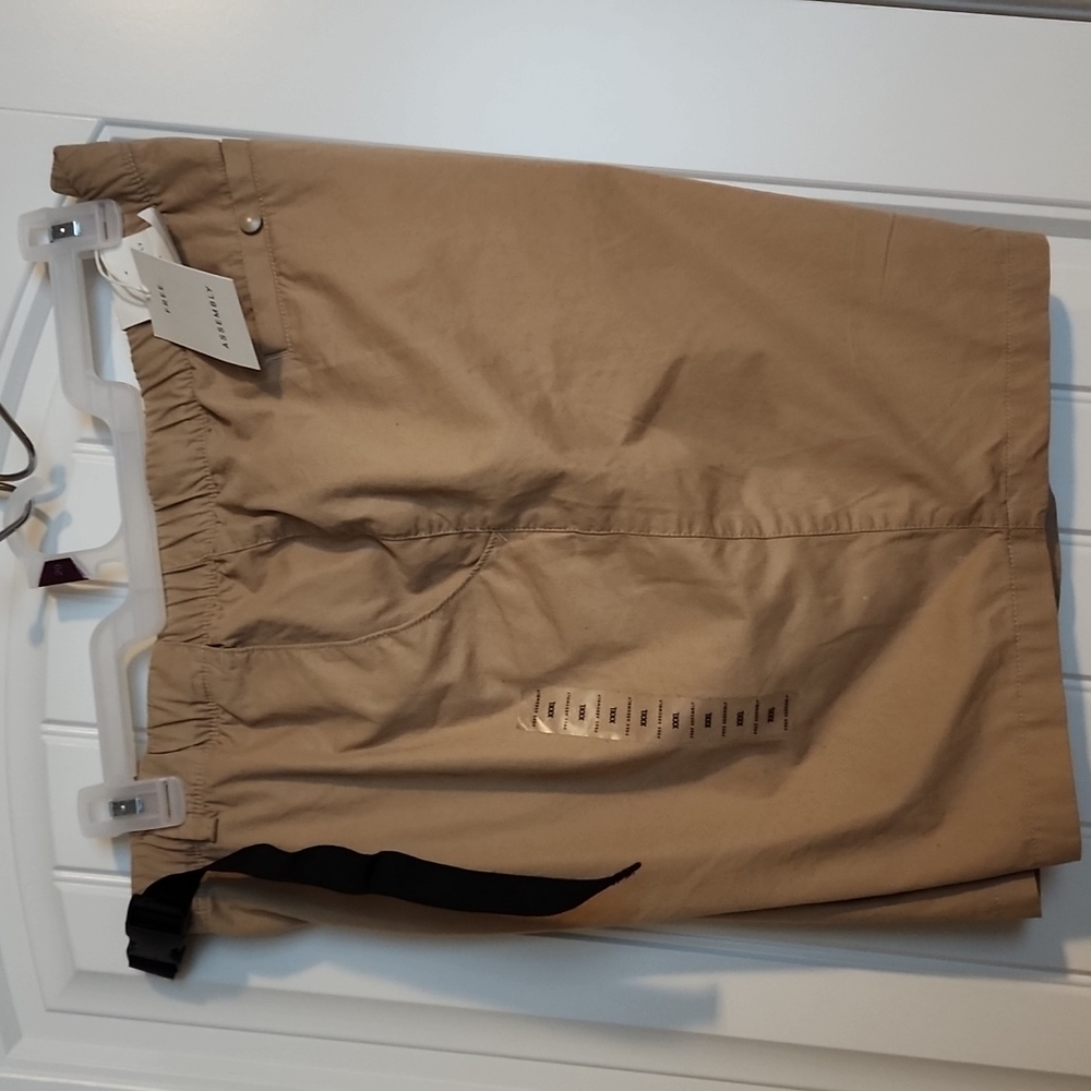 Free Assembly  XXXL Shorts